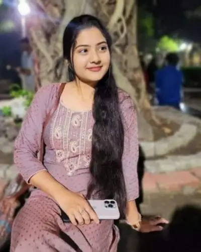 Esha Khan